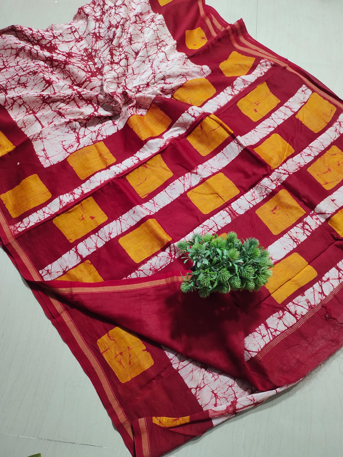 ✨ Striking Maroon & Yellow Geometric Batik Crackle Printed Pure Cotton Saree with Running Blouse Piece✨