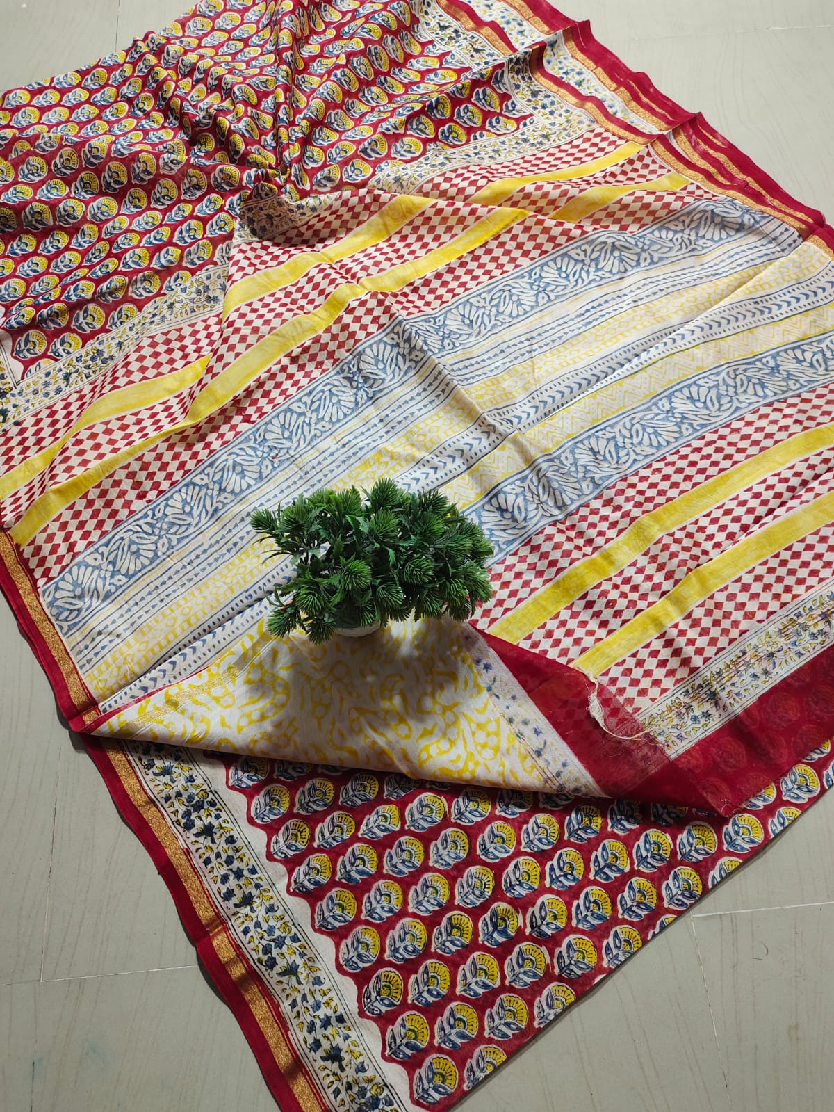 ✨Traditional Crimson Red & Indigo Floral Buti Hand Block Printed Pure Cotton Saree with Running Blouse Piece ✨